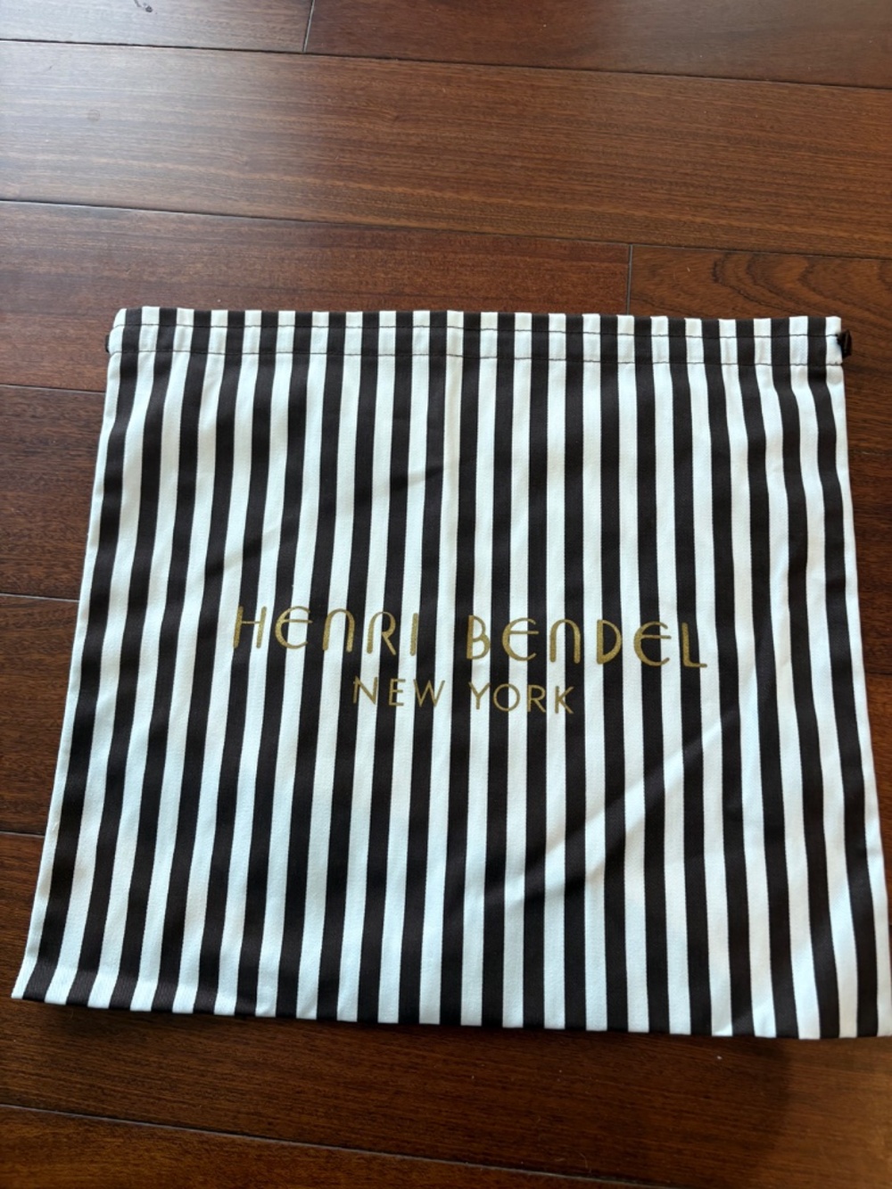 Iconic Henri Bendel Cosmetic Bag with Dust Bag - Picture 5 of 5